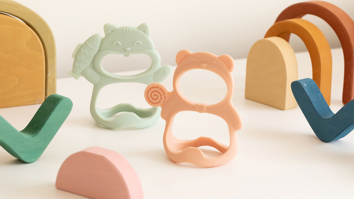 赤ちゃんの初めての歯固め、ぴったりフィットで安心してカミカミ