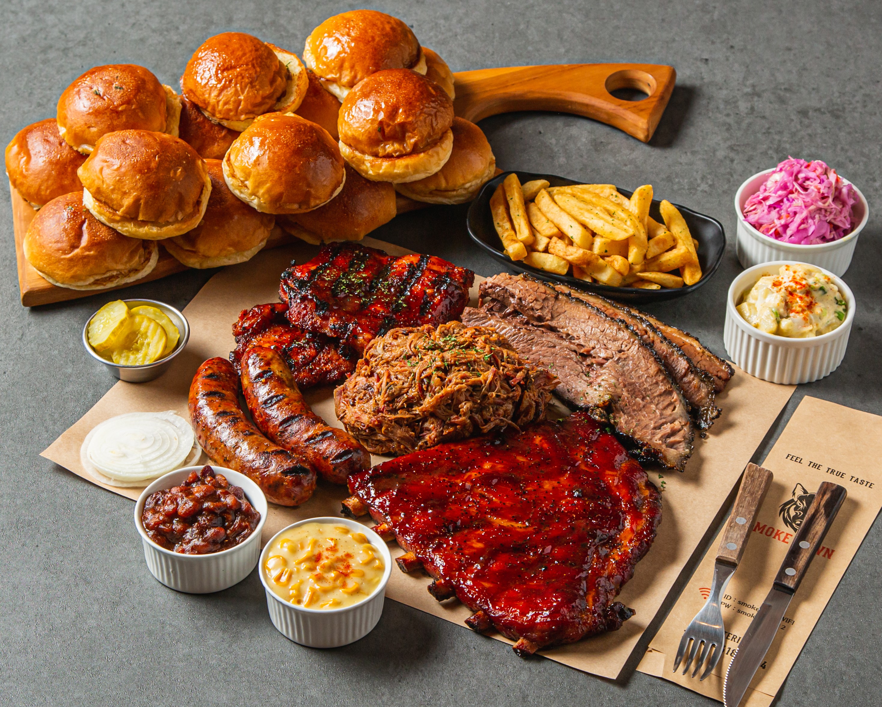 SmokeTown Texas BBQ Platter