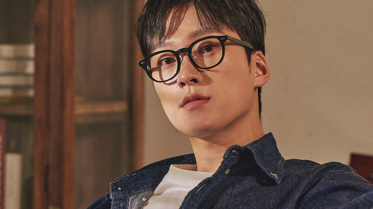 Perfectly Balanced Horn-Rimmed Glasses Made Just for Koreans