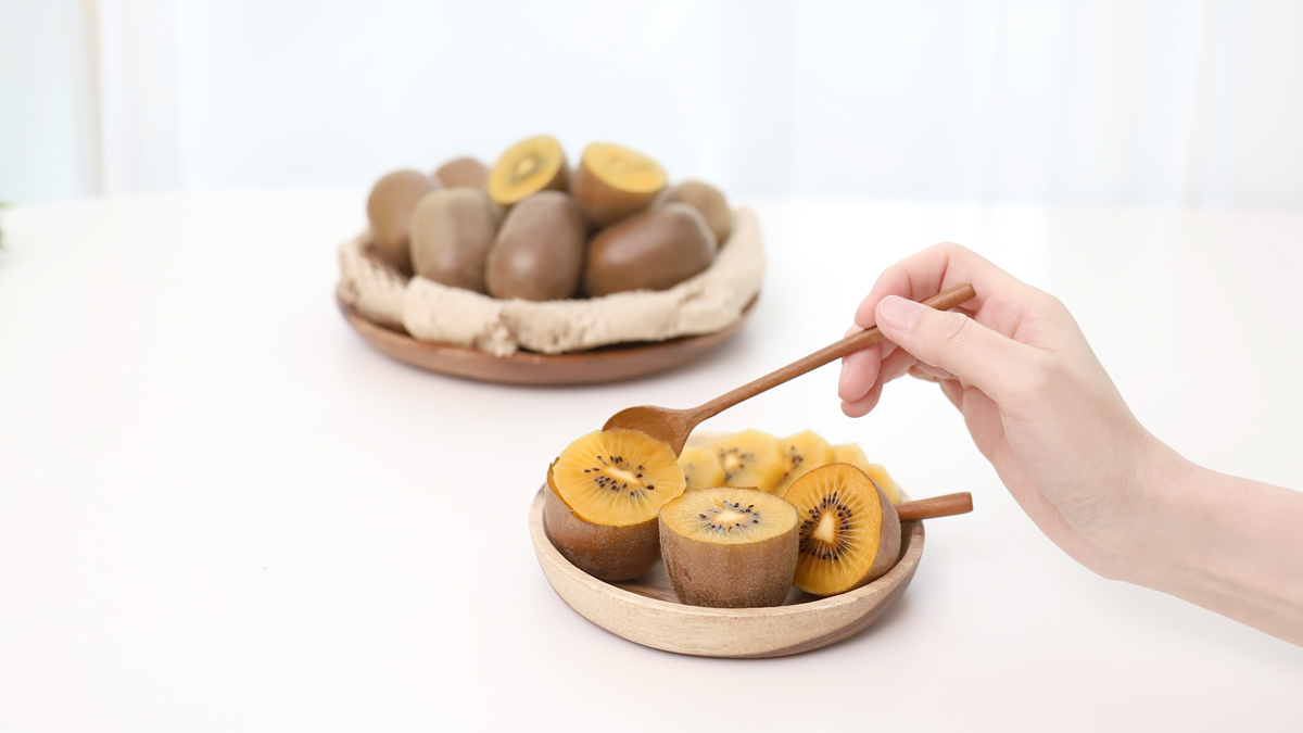 Pop in Your Mouth! A Sweet and Tangy Golden Feast [King Jumbo & Jumbo Zespri Gold Kiwi]