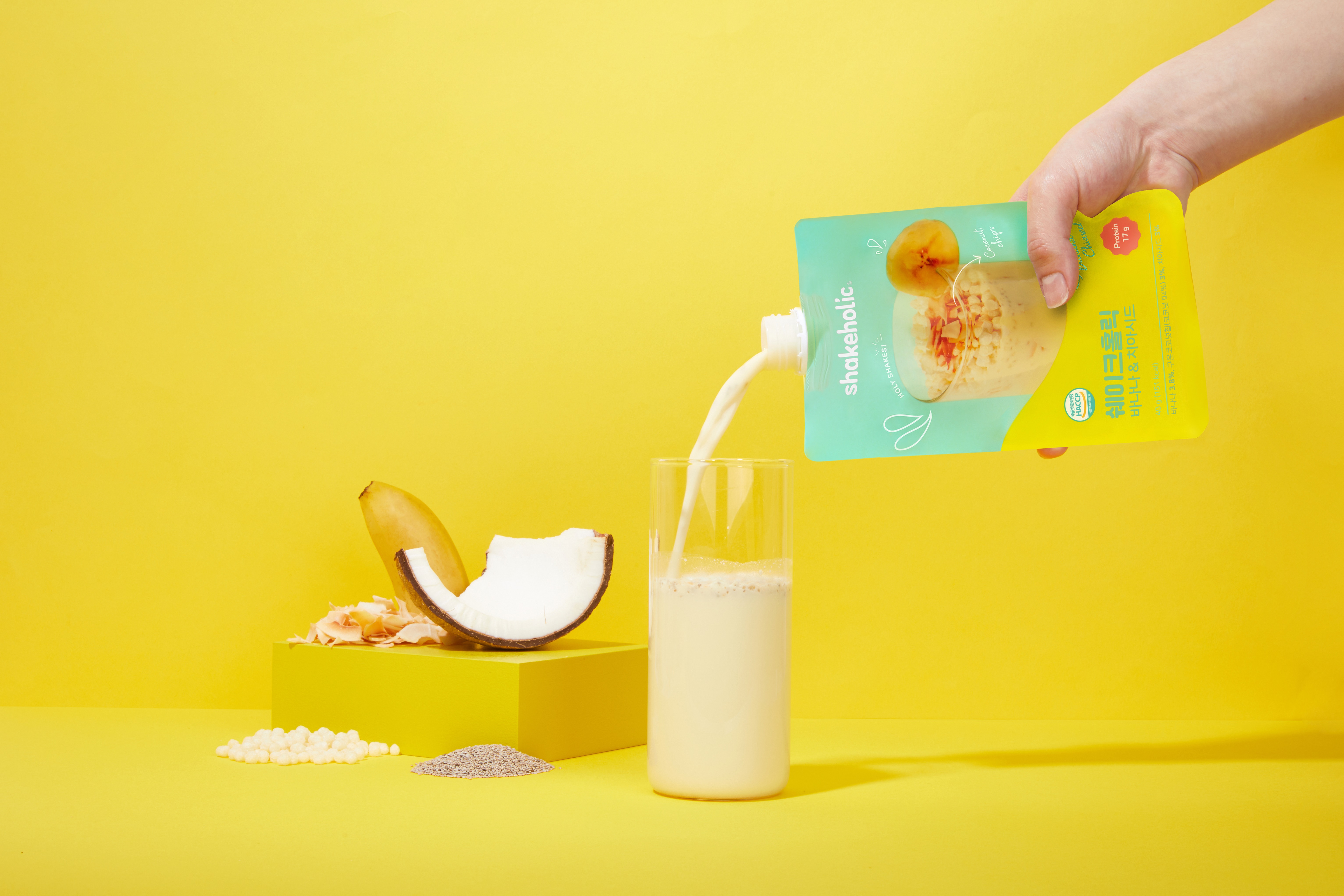 The most delicious way to get 17g of protein! Shakeholic "Banana Milk"