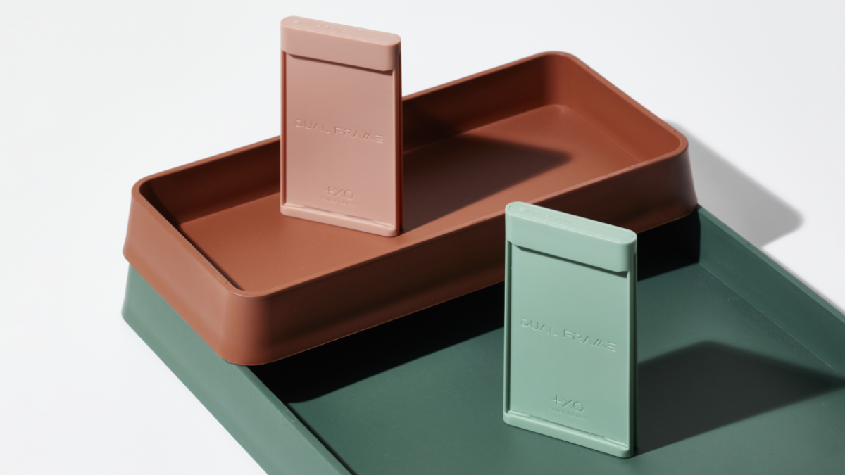 [デザインアワード受賞] 新色で登場、デュアルフレームカードホルダー