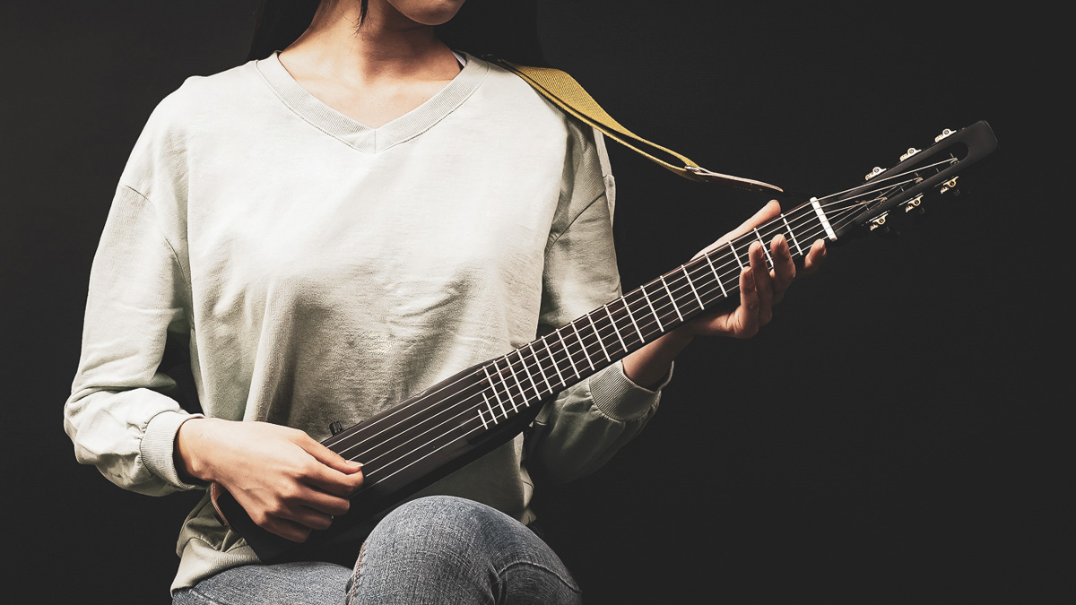 한정수량 앵콜 | 블랙으로 탄생한 작고 가벼운 낭만기타 Noir