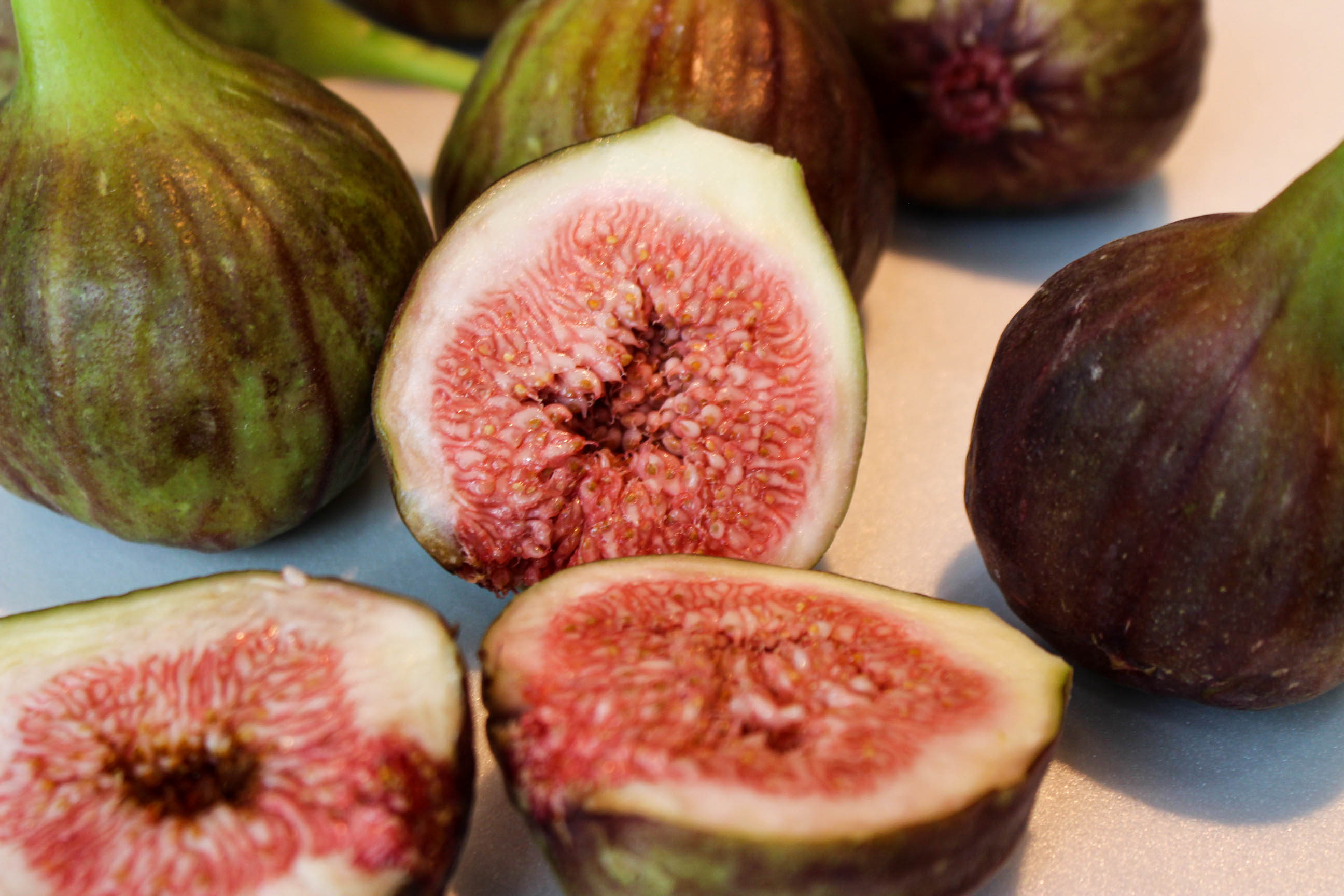 [Two Types of Fig] Ever Heard of Green Figs? Sweetness Packed with Honey-Like Flavor Green and Red Figs