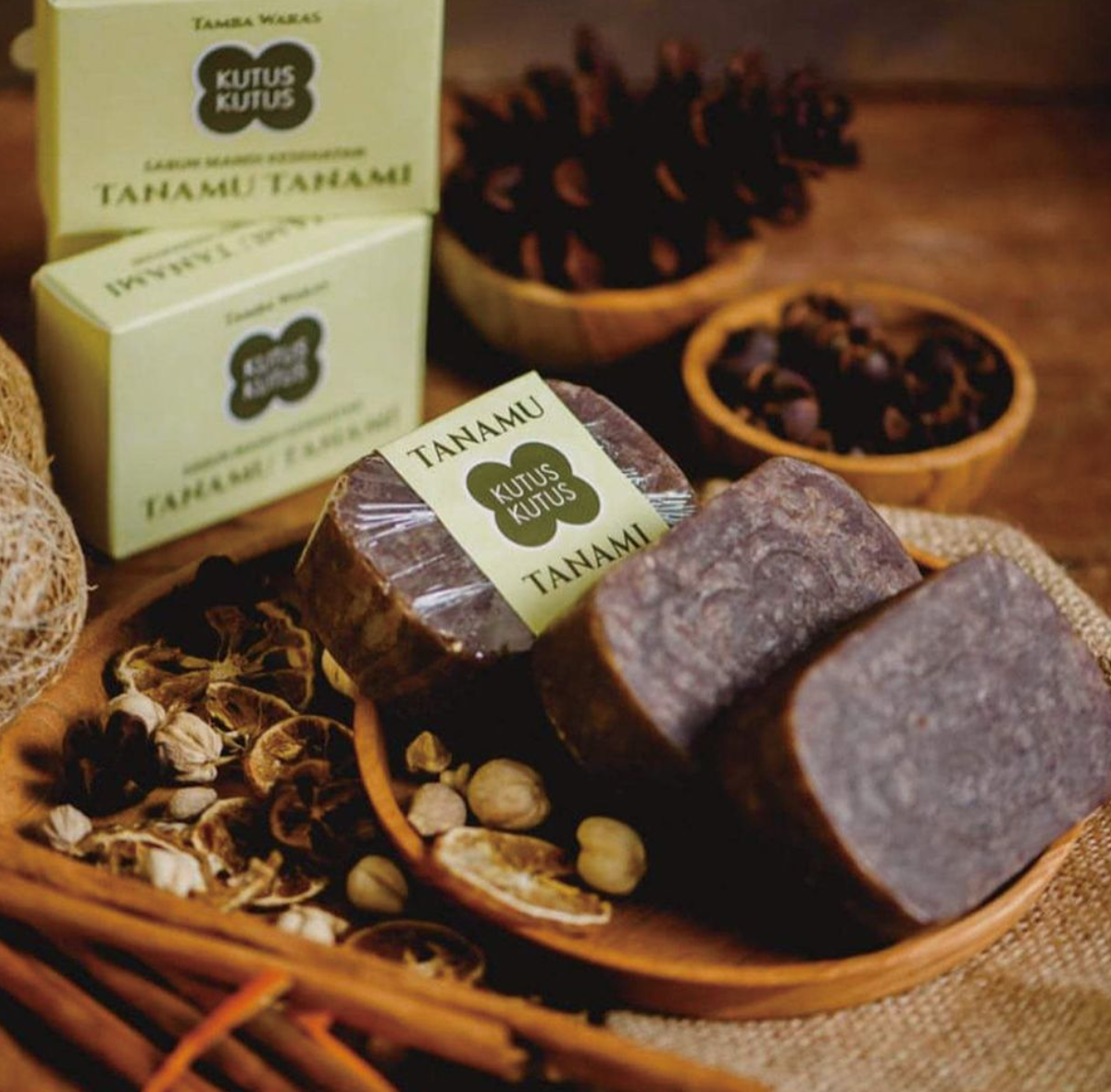 塔玛努油与巴厘传统草本，柔滑与水润一次拥有！