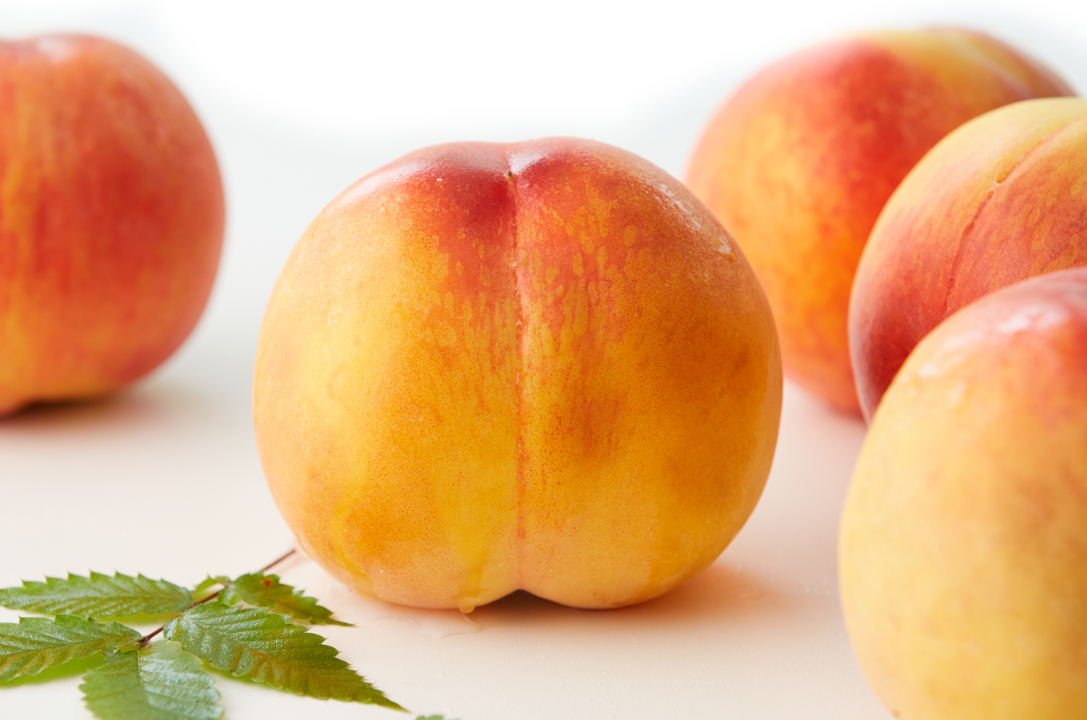 <VVIP Premium Peaches> Four Juicy Honey Peaches from a 25-Year Auction Expert