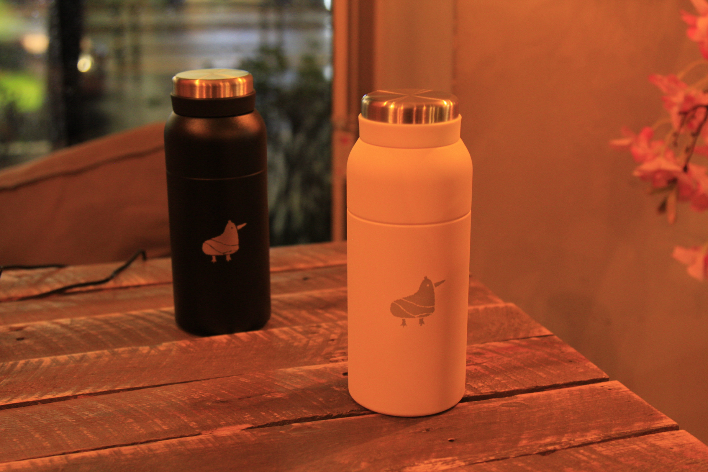 海洋正因塑料而死去，请用保温杯拯救海洋。