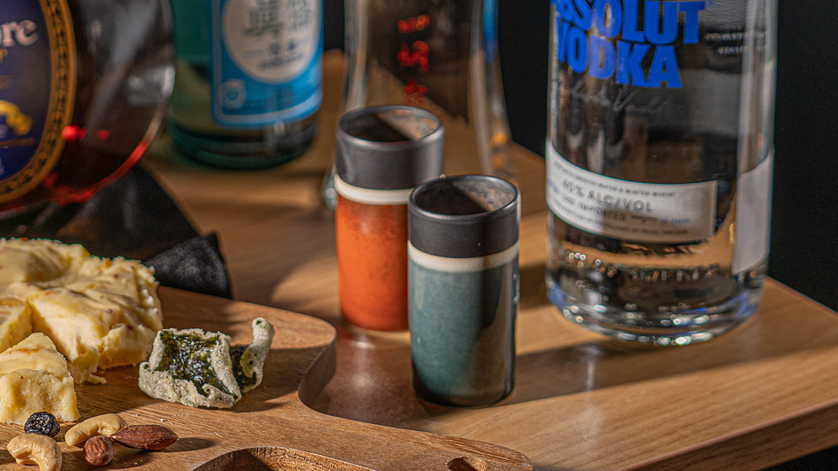 독한 보드카도 소주도 목넘김이 부드러워지는 마법의 술잔ㅣ따르기만 하세요