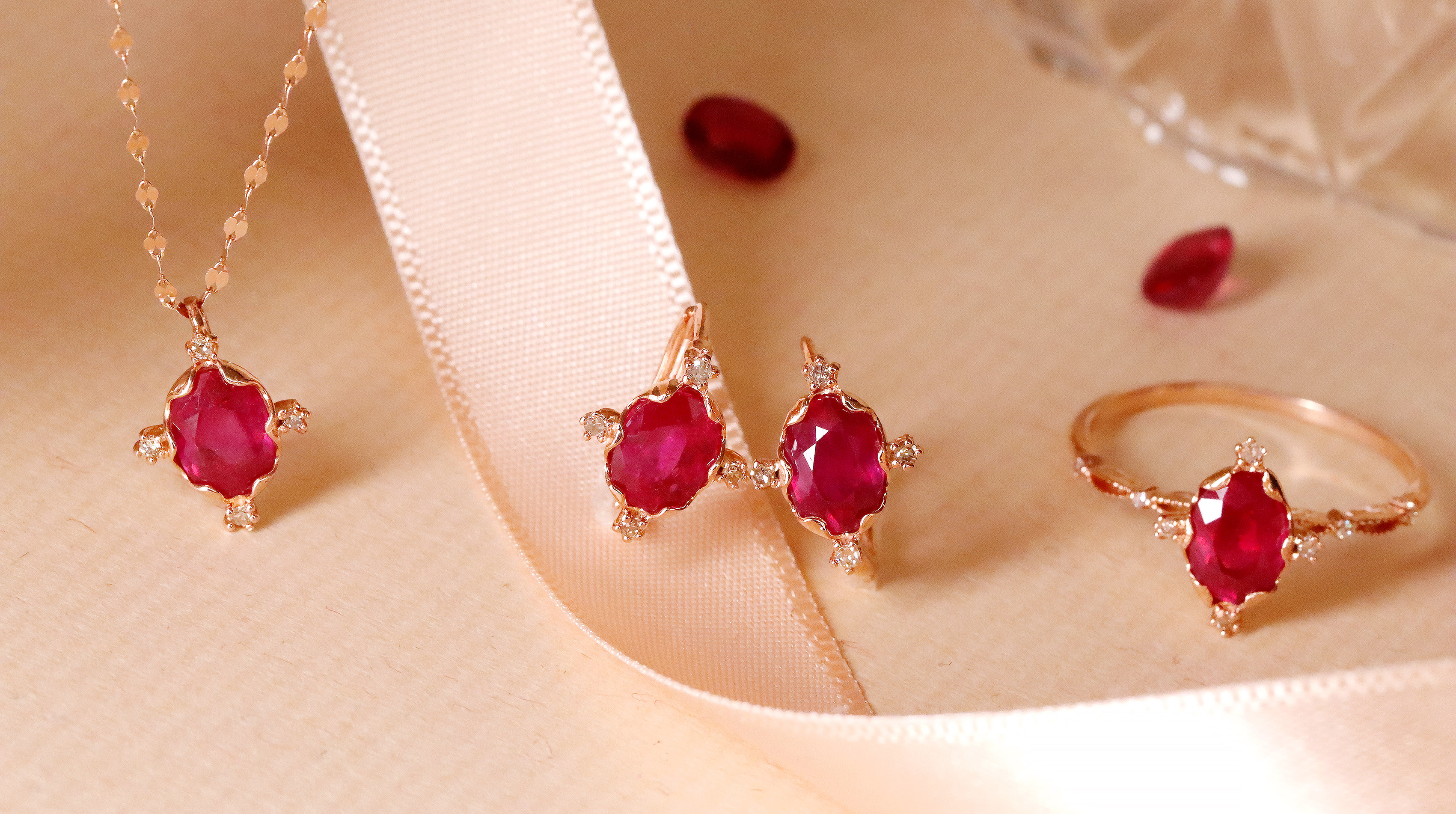 千年优雅凝萃 14k天然红宝石奢华珠宝