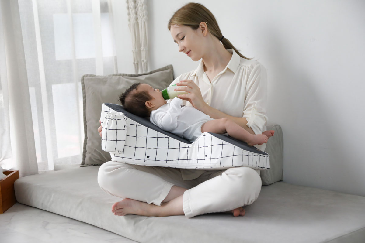 [육아는 장비빨] 3세대 분유수유쿠션의 탄생, ‘21도 캥거루 쿠션'