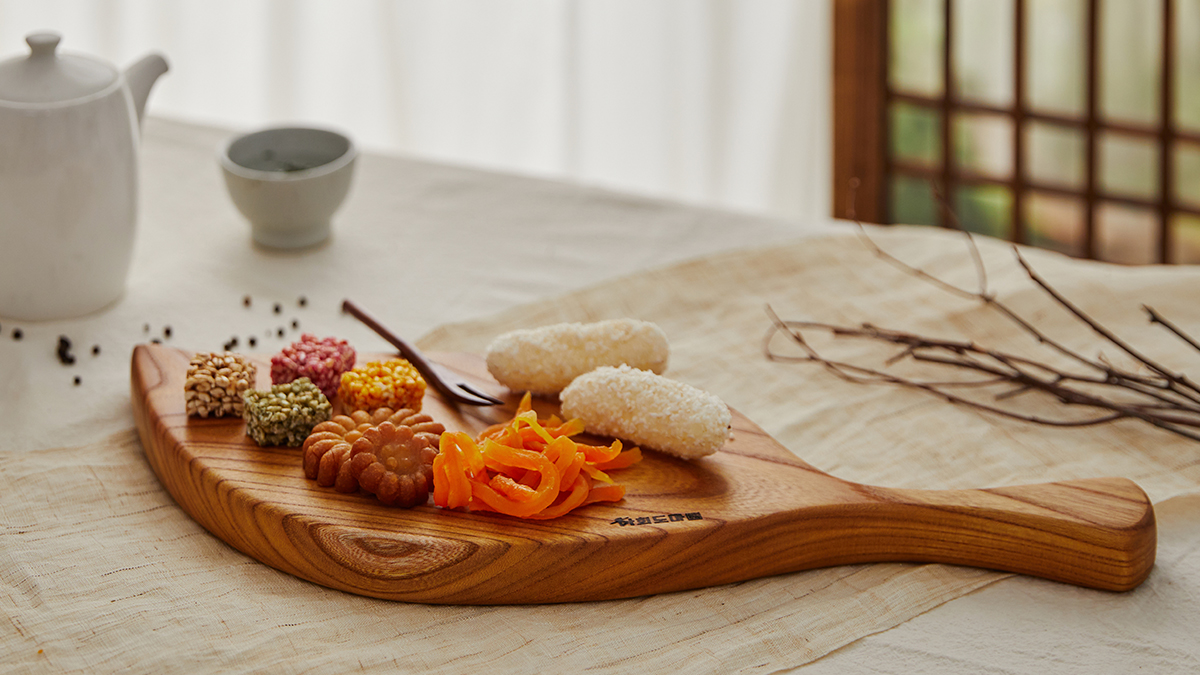 何世紀も守られた堅牢なケヤキ、「まな板」として蘇る