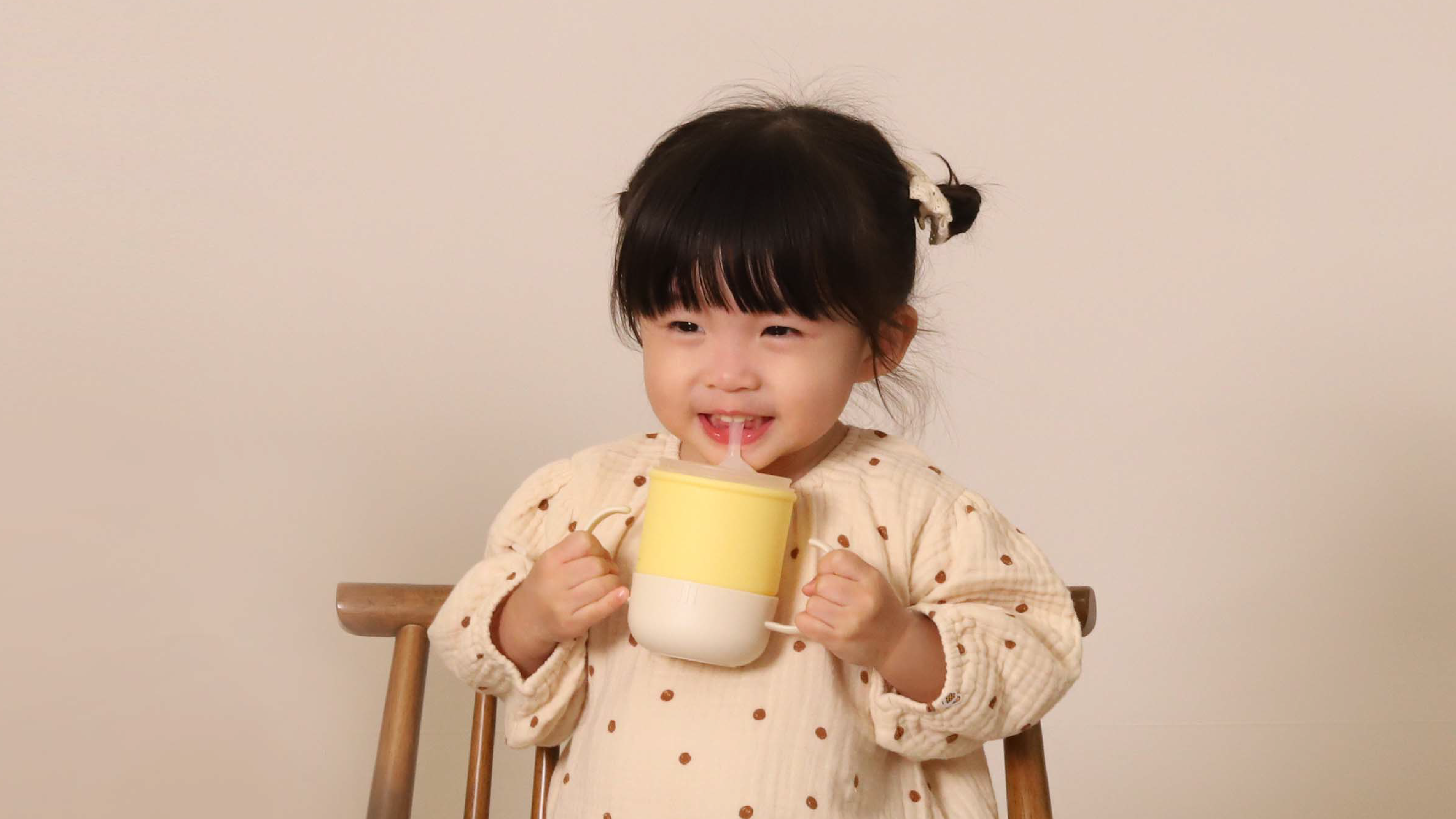 これひとつでOK、成長に合わせて使えるこぼれにくいマルチストローカップ！