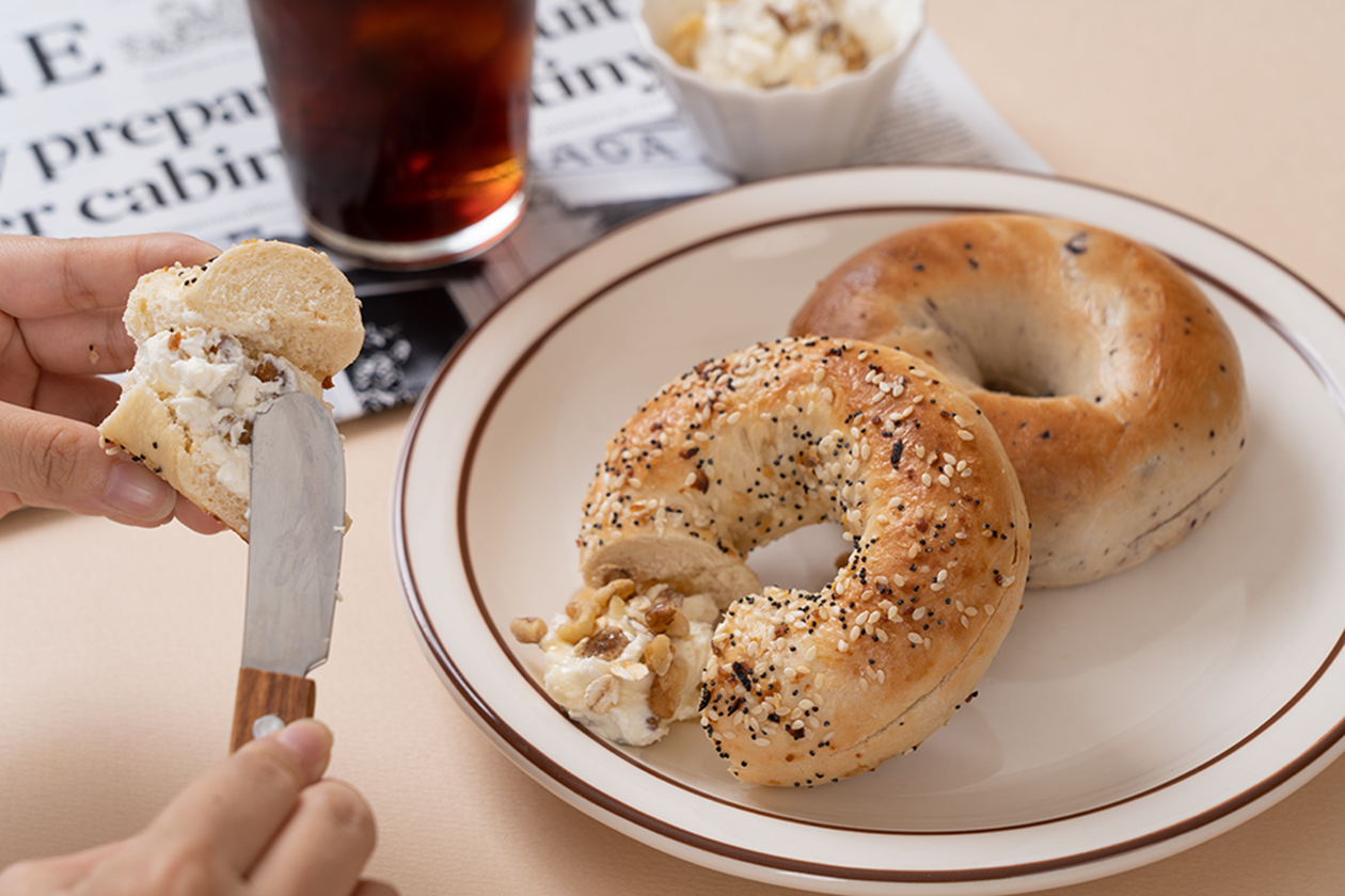 [美国星巴克每周热销100万枚] 松软Q弹，风靡美国的贝果首次公开