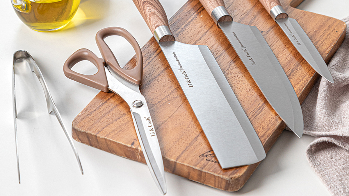 Ultimate Cutting Power Knife & Scissors 5-Piece Set That Slices Through Tough Raw Meat | Around $40