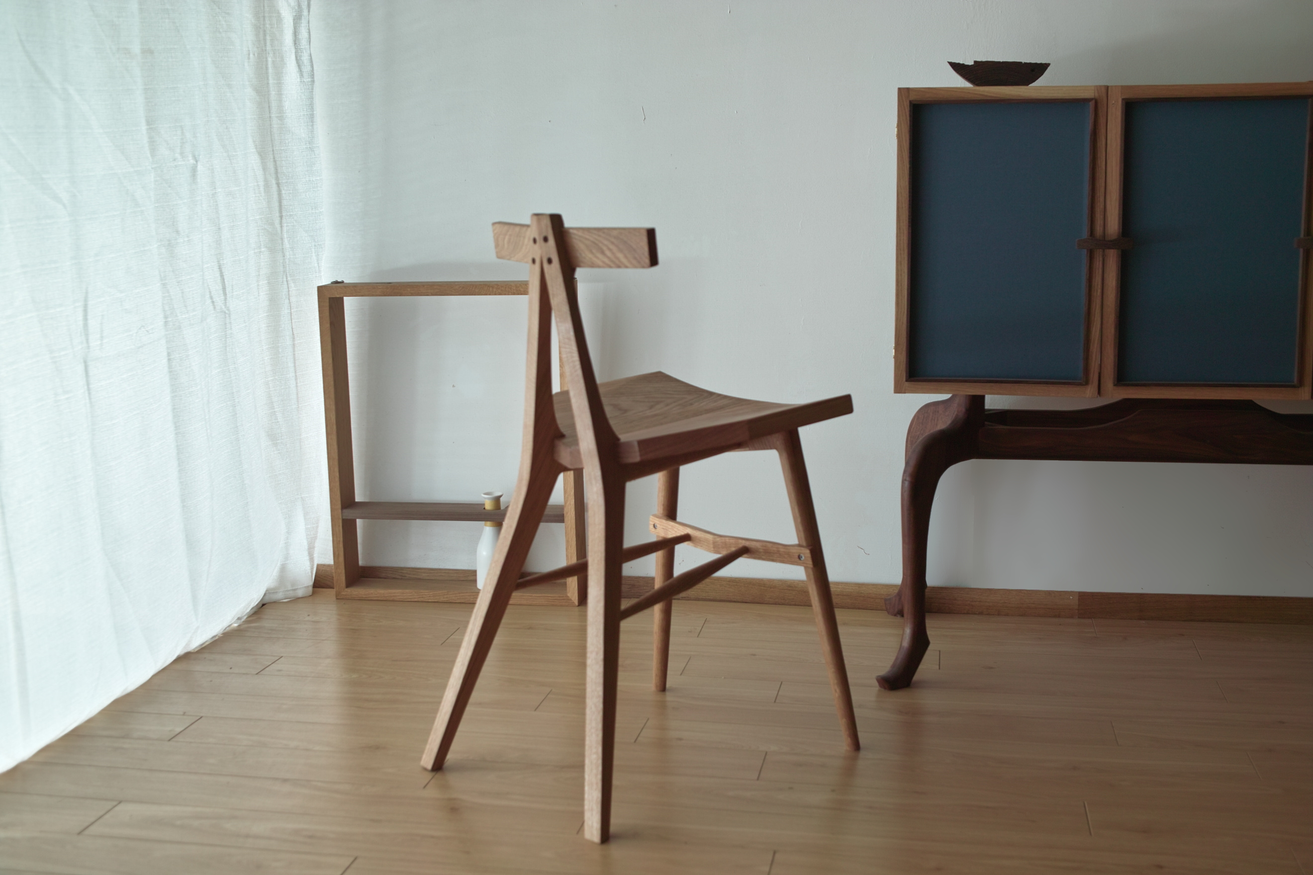 Discover wooden chairs with uniquely Korean beauty and design.
