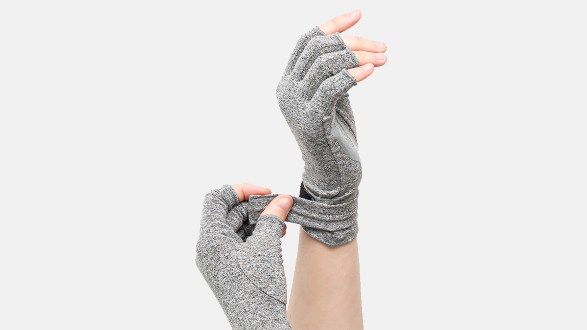Care for your hands from fingers to wrists with Everground Compression Gloves
