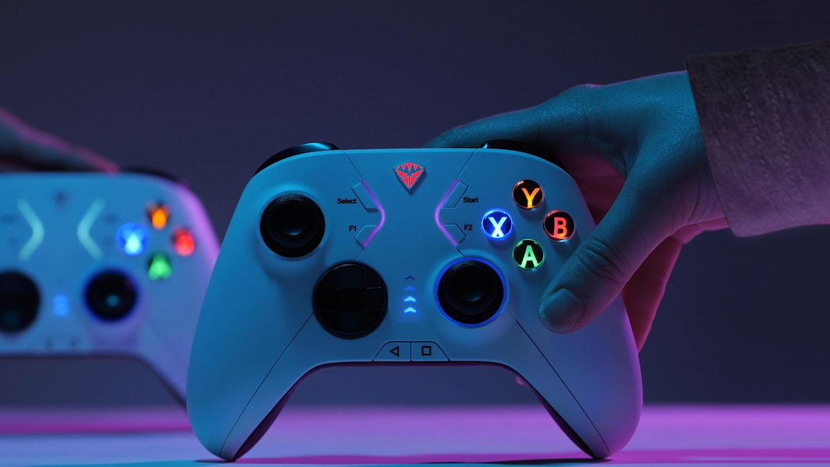 畅玩游戏必备！兼容安卓、iOS及PC的多功能游戏手柄！