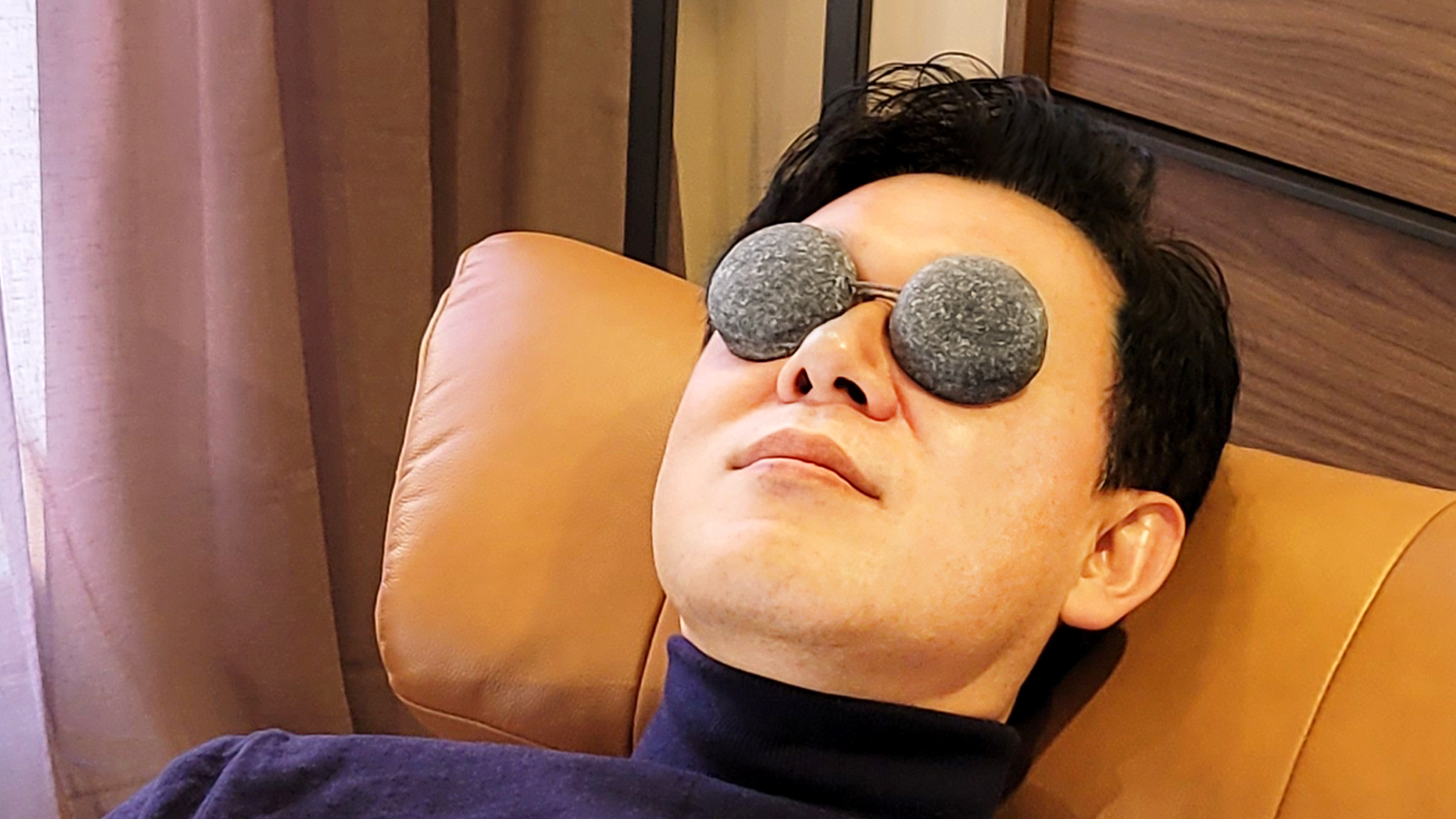 하루종일 지친 내 눈을 위해! 480시간 빚어 만든 눈 피로회복 스톤