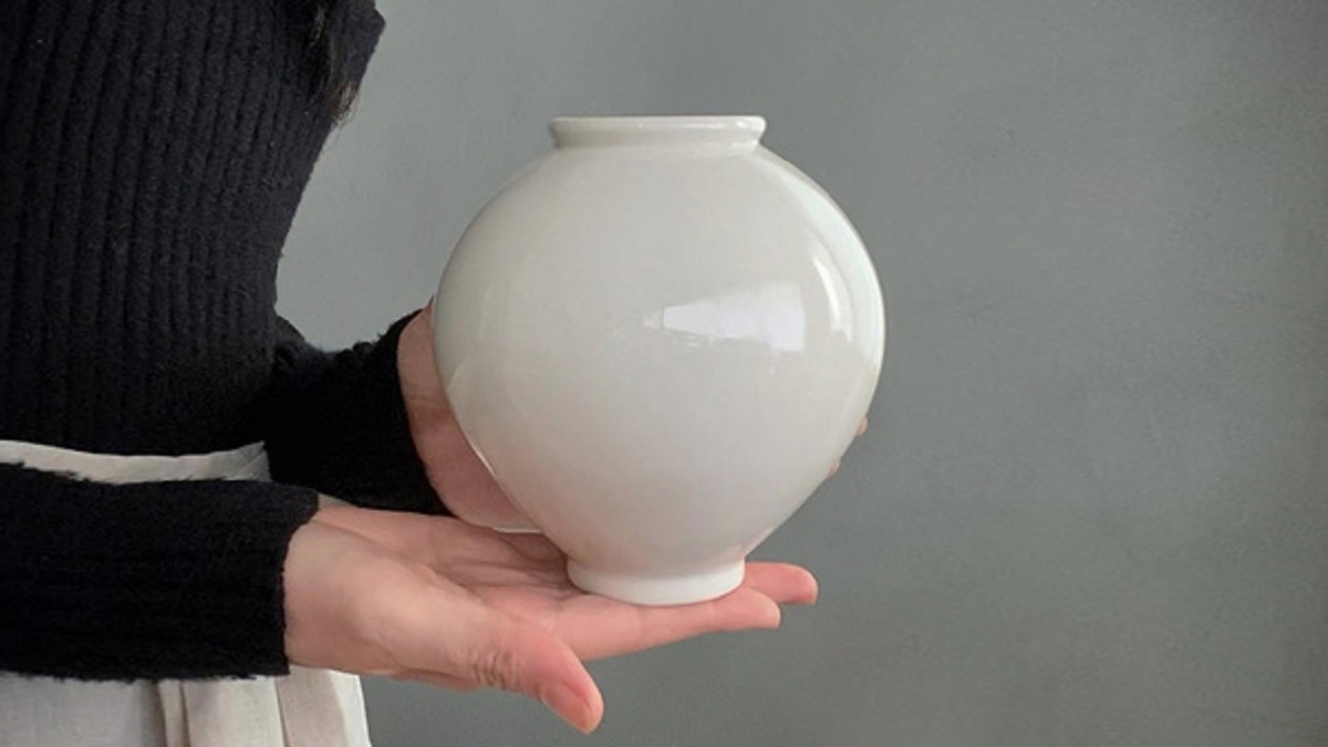 One-of-a-Kind Mini Moon Jar Crafted by a 25-Year Master Potter | Sosoyo