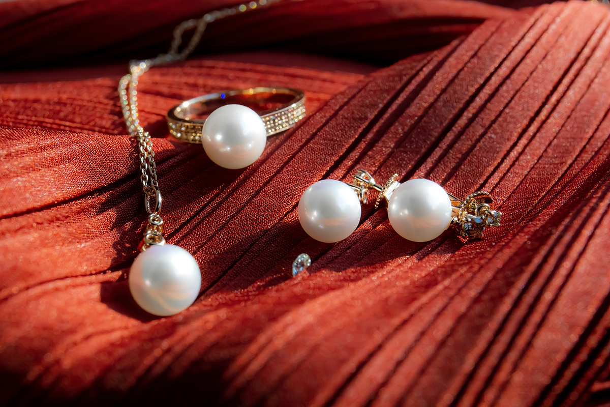 [天然ダイヤモンドプレゼント]高級品を超えた、国内最高評価AAA+最高級海水真珠