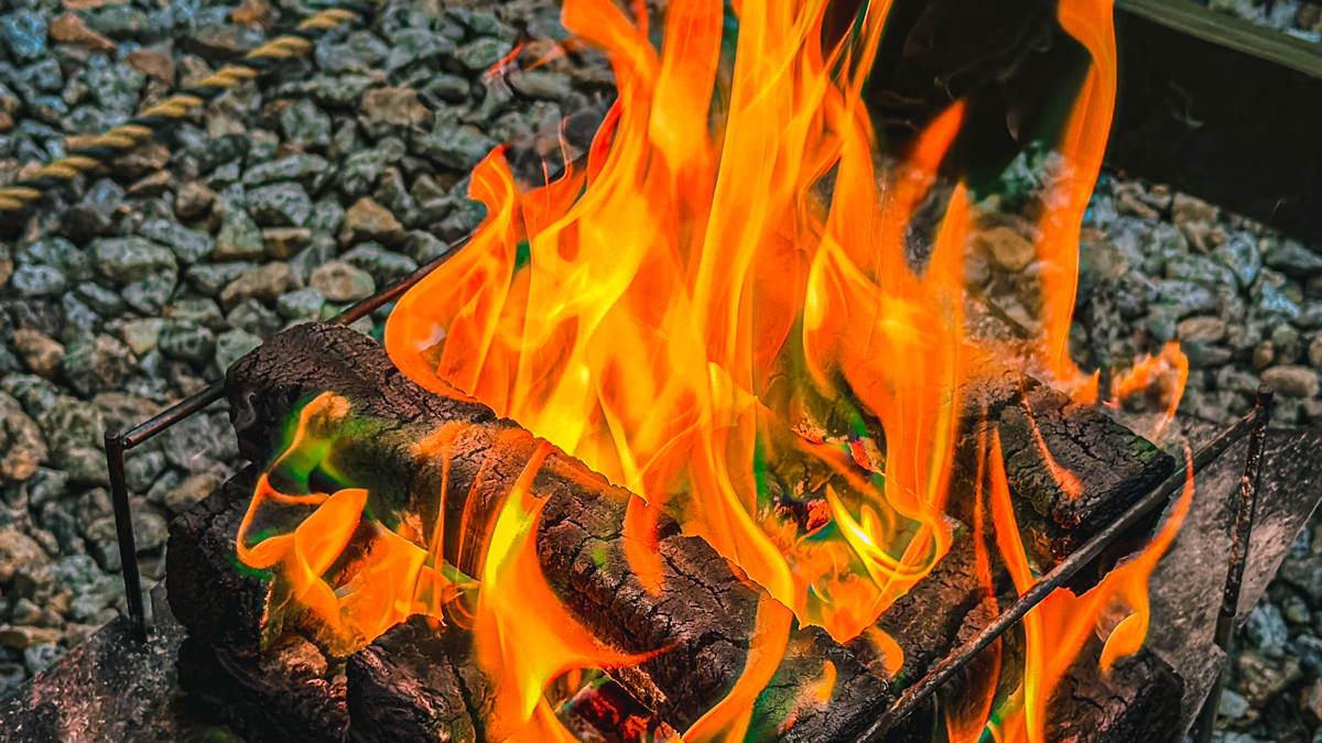 [Ignite in 1 Minute] How Long Will You Suffer from Smoke? Real Firewood for Cozy Fire Moments