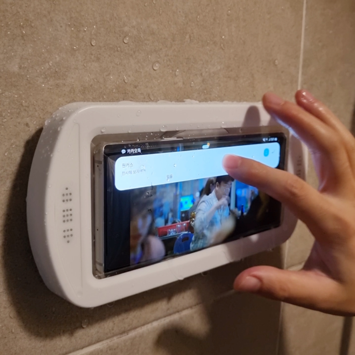 [6562% 11次アンコール]シャワーや食器洗いに必須！スマホ防水ホルダー！