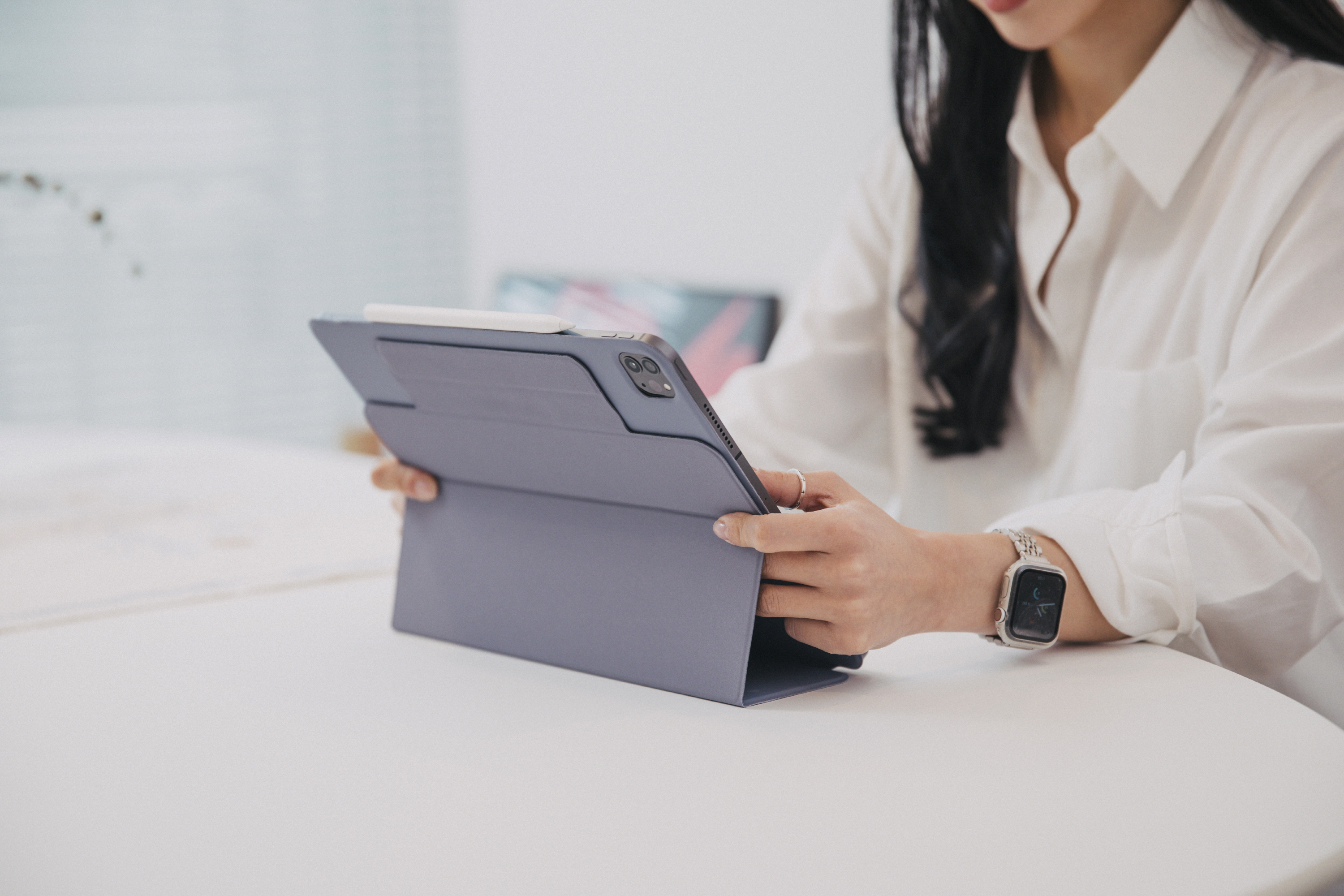 아이패드 각도 조절 자유, 그 이상의 편리함! 모키보 프리앵글 스탠드커버