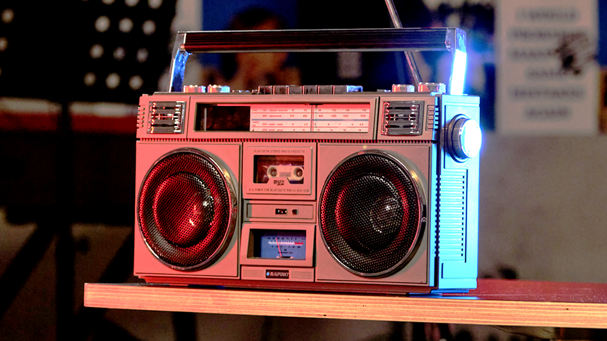 80s 감성 레트로 스피커! 최대 8시간 플레이에 보조배터리 기능까지!