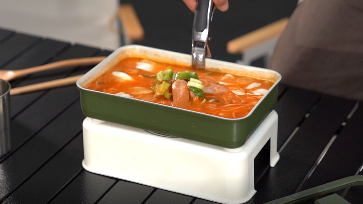 [独自露营必备] 轻松装下炉具和烤盘的便携烹饪套装