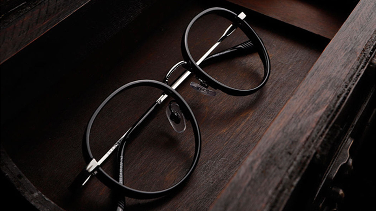 일본 장인이 만든 "흩날리는 벚꽃처럼" 변하지 않는 티타늄 안경 사쿠라