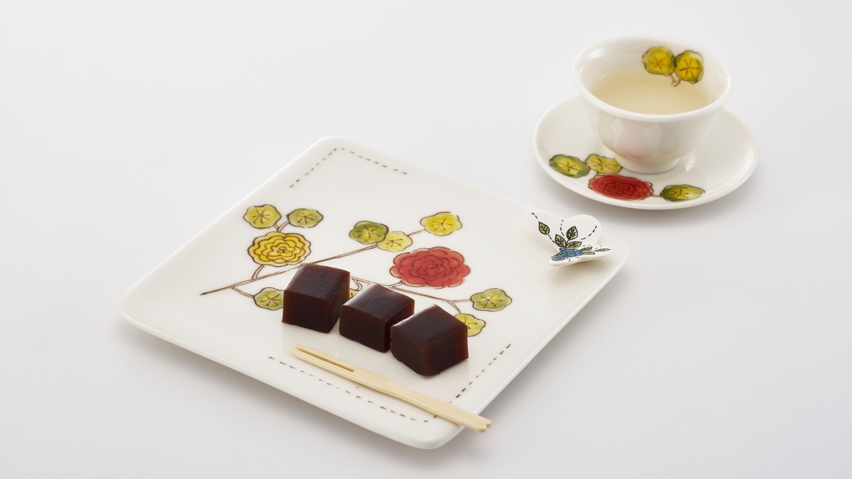 Minhwa tea set featuring peonies and patchwork