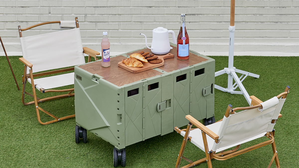 All-in-One for Camping & Picnics: 5in1 Wagon Table