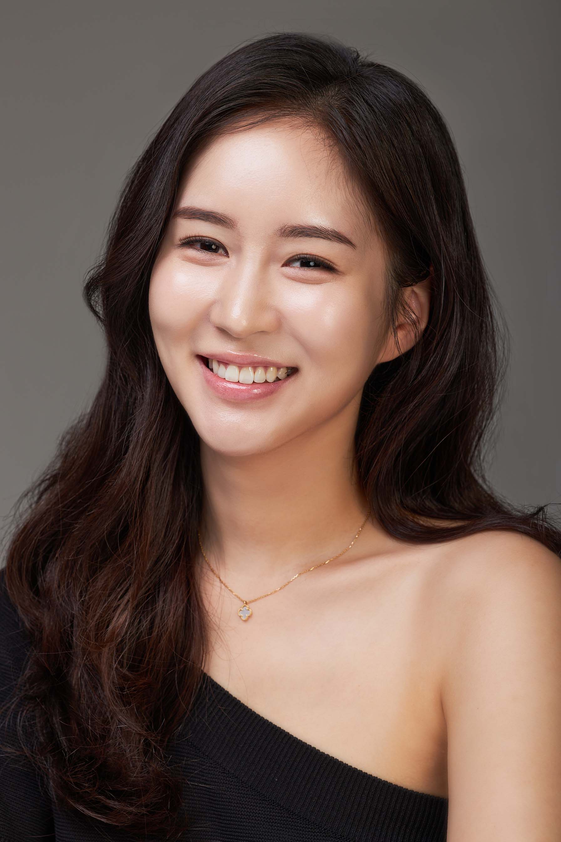 Park Soo-rin the Glow Sister